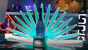 Exhibidor de Botellas Casamigo con Logotipo Personalizado, Exhibidor de Botellas de Champán LED, Presentador de Botellas VIP para Club Nocturno, Lounge, Bar, Fiesta - Product Image 4