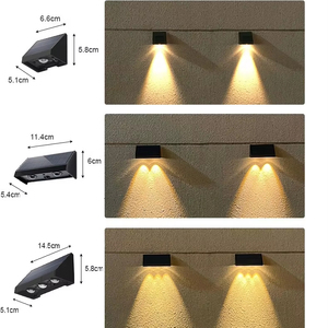 2025 IP65 étanche mur extérieur jardin lumière rvb LED décor clôture à énergie solaire avec lumières chaudes applique murale solaire - Product Image 1