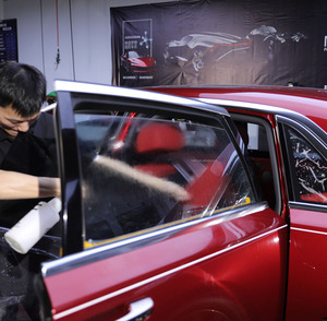 فيلم عزل حراري من مصنع NALINV لنوافذ السيارات، مقاوم للحرارة 99% للأشعة فوق البنفسجية و 45% VLT، فيلم PET نانو سيراميك لتظليل زجاج السيارة - Product Image 4