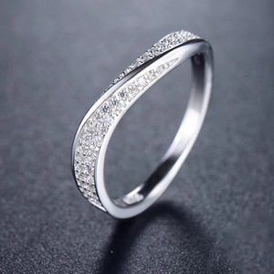 Anello di Moda Möbius, Design Minimalista ed Elegante con Pavé, Gioiello da Donna per Uso Quotidiano, Anello Geometrico - Product Image 1