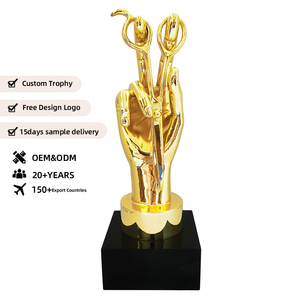 Trophée Ciseaux de Coiffure de Luxe Sur Mesure - Récompense de Salon Artisanale en Or avec Base en Cristal Noir Premium - Product Image 1
