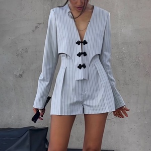 Conjunto de Blazer con Botones y Pantalones Cortos para Mujer, Diseño de Moda, Fabricante Chino OEM - Product Image 1