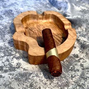 Cendrier en bois naturel rond fait à la main pour une utilisation en intérieur et en extérieur, cendrier en bois personnalisé, porte-cigarettes en bois massif - Product Image 2