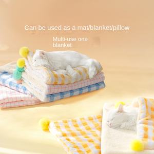 Утепленное фланелевое одеяло-плед для домашних животных: для кошек и маленьких собак, для использования в лежанках и клетках - Product Image 2