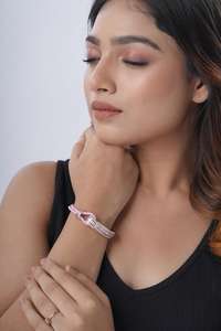 Bracelet de luxe hip-hop en moissanite rose baguette pour femmes avec boucle élégante et style moderne haut de gamme - Product Image 4