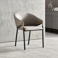 Chaise de salle à manger moderne avec accoudoirs incurvés, en cuir orange, structure en métal noir, légère et pliable, pour la maison, le restaurant, la salle de bain
