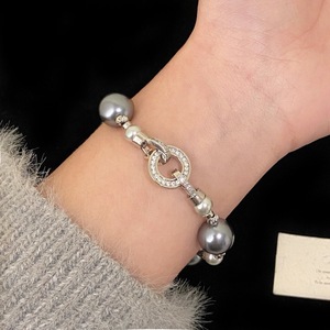 Este <span class=keywords><strong>es</strong></span> un hermoso y moderno collar con hebilla de perlas para mujer, en un color mixto de <span class=keywords><strong>lino</strong></span> y gris. Presenta cuentas decorativas. - Product Image 4