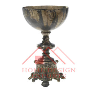 Jarrón de mesa de diseño en relieve hecho a mano de aluminio para el hogar, hoteles y restaurantes, jarrones de suelo de trompeta plateada para decoración de bodas - Product Image 4