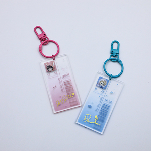 Llavero Acrílico Personalizado al por Mayor con Colores Degradados Transparentes, Impresión Dorada y Código de Barras, Exclusivo para Miembros de Grupos de Ídolos - Product Image 2