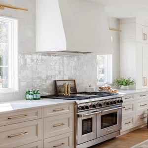 Cocina Americana Clásica Balom con Gabinetes de Madera Maciza Oscura, Tiradores de Cobre, Encimera de Mármol Blanco y <span class=keywords><strong>Estufa</strong></span> Profesional - Product Image 2