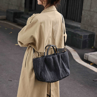 Bolso de mano de mujer arrugado con logotipo personalizado, bolso de mano cruzado suave rosa y gris de gran capacidad para mujer