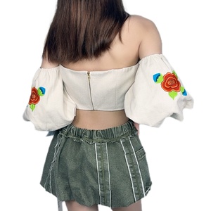 Top Corto Sexy con Bordado y Hombros Descubiertos de Moda para Mujer OEM - Product Image 4