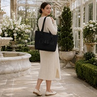 Sac fourre-tout tricoté en gros pour les distributeurs d'accessoires de mode, alliant texture tricotée avec des poignées longues et courtes pour le shopping