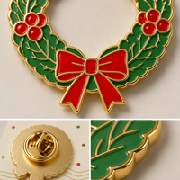 Broche émail souple 2D en forme de couronne unique, plaqué or, nœud rouge, bijoux de Noël, badges métalliques en gros, usine OEM personnalisée