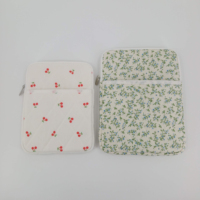 OEM toile matelassée couverture de livre poche avant fleur imprimé livre pochette lavable Bible protecteur fermeture éclair amoureux poche avant