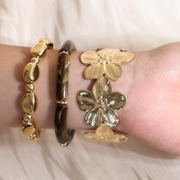 Set Gelang Emas yang Dapat Ditumpuk, Gelang Manset Bunga Boho Rantai Manik-manik Gelang Cuban Link Multipack Perhiasan Fashion Hadiah