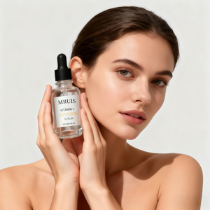 Sérum Facial de Vitamina C com Ácido Hialurônico, Vitamina E, Aloe Vera Orgânica e Óleo de Jojoba, Hidratante e Iluminador, Adequado para Manchas Escuras, 30ml - Product Image 1