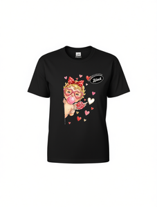 Camiseta Coquette Negra para Mujer, Diseño de San Valentín con Cupido, Manga Corta, Estampado de Corazones XOXO, Cuello Redondo, Corte Regular, Primavera Verano - Product Image 1