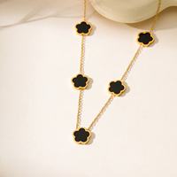 Collar de Cadena con Dijes de Cinco Flores y Trébol de Cuatro Hojas, Chapado en Oro de 18K, de Acero Inoxidable, Moderno y Elegante para Mujer