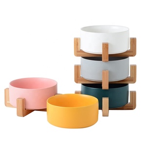 Atacado de fábrica multicolor cão gato de estimação cerâmica bacia de água alimento com suporte de bambu