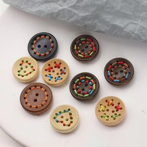 Nhà Sản Xuất Từ Trung Quốc Hỗn Hợp Vòng Bằng Gỗ Đầy Màu Sắc Nút 2-Lỗ Crafting Nút Với Mạ Kỹ Thuật - Product Image 3