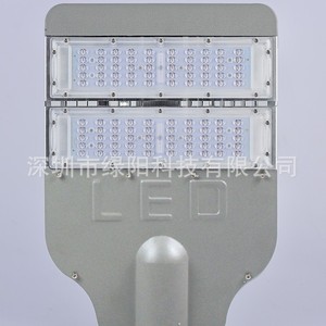 หัวไฟถนน LED 100W อลูมิเนียมอัลลอยด์ ประเภทที่ 3 อายุการใช้งาน 50,000 ชั่วโมง ได้รับการรับรองมาตรฐาน CE ใช้พลังงานไฟฟ้ากระแสสลับ - Product Image 1