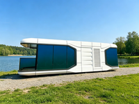 Maison-capsule tout temps, résistante au vent et à la pluie, idéale pour une location panoramique en bord de mer ou en bord de lac