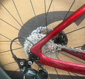 Bicicleta de Carretera de Fibra de Carbono 700C, <span class=keywords><strong>Shimano</strong></span> 105 R7120, 24 Velocidades, Freno de Disco Hidráulico, Cuadro Ligero para Carreras, Pedal Ordinario, 8.5 kg - Product Image 2
