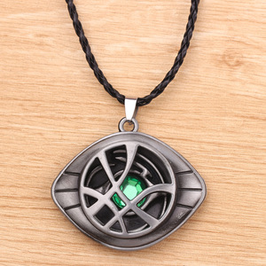 Collar de moda de la película <span class=keywords><strong>Dr</strong></span>. <span class=keywords><strong>Strange</strong></span> con colgante de piedra verde para fans, de aleación, ideal para la vuelta al colegio y graduaciones. - Product Image 2