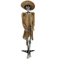 Squelette d'épouvantail de taille réelle de 165 cm pour Halloween avec yeux rouges lumineux et activation sonore pour une décoration de jardin extérieure effrayante