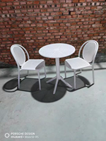 Usine en gros moderne hôtel polypropylène populaire bras en plastique chaises et tables de salle à manger café