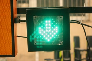 Đèn báo hiệu một mặt hình chữ thập đỏ và mũi tên xanh, bán trực tiếp từ nhà máy, dùng cho đường hầm, đường cao tốc, trạm thu phí, đèn giao thông - Product Image 6