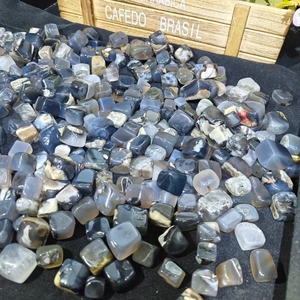 Cristaux <span class=keywords><strong>de</strong></span> méditation en pierres précieuses naturelles à <span class=keywords><strong>prix</strong></span> <span class=keywords><strong>de</strong></span> gros, Agate volcanique sculptée en cube carré pour cadeaux féminins - Product Image 4