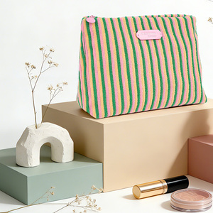 ซิปดึงแบบกลม ดีไซน์มินิมอล ปี 2026 กระเป๋าเครื่องสำอางลายทางสองสีแบบกำหนดเอง เป็นมิตรกับสิ่งแวดล้อม กระเป๋าเครื่องสำอางผ้าเทอร์รี่ขนาดเล็ก ผู้จำหน่าย - Product Image 1