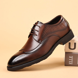 Chaussures en cuir de style nouveau. Chaussures rétro gravées en cuir véritable pour hommes. Chaussures habillées formelles pour hommes de style anglais. Chaussures de bureau. - Product Image 1