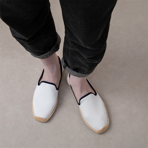 Chaussures minimalistes pour hommes, style slip-on blanc avec bordure <span class=keywords><strong>bleu</strong></span> <span class=keywords><strong>marine</strong></span>, dessus en toile durable, <span class=keywords><strong>espadrilles</strong></span> décontractées en jute tissé - Product Image 6