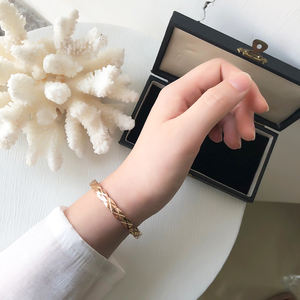 สร้อยข้อมือสแตนเลสลายขวางลายตารางหมากรุกแบบเรียบง่ายสำหรับผู้หญิงเครื่องประดับแฟชั่นอินเทรนด์ใหม่ - Product Image 3