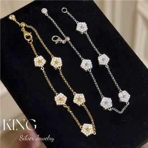 กำไลข้อมือรูปดอกไม้ King Silver Jewelry เงินแท้ 925 ชุบทอง ประดับคริสตัลและเพชรเทียม สำหรับผู้หญิง สวมใส่ได้ทุกวัน - Product Image 1