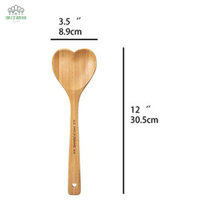 Cuchara de bambú en forma de corazón con lazo rojo, utensilio de cocina decorativo para cocinar y regalar. - Product Image 3