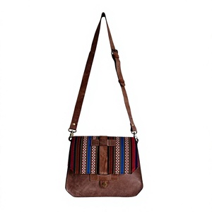 Sac bandoulière bohème géométrique tissé, sac messager ethnique en cuir tissé, sac à l'épaule vintage, sac artisanal en cuir bohème pour femme - Product Image 2