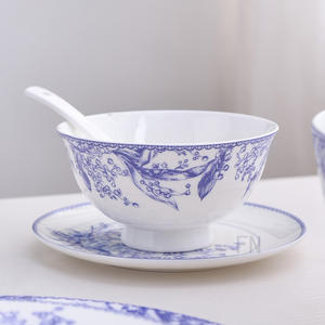 Service de table et assiettes en porcelaine à motif bleu européen, 32 pièces, très demandé - Product Image 4