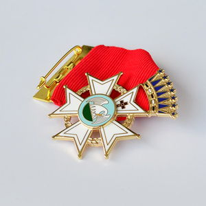 Personnalisé <span class=keywords><strong>de</strong></span> haute qualité métal émail dur barre broche ruban médaille <span class=keywords><strong>ordre</strong></span> <span class=keywords><strong>de</strong></span> <span class=keywords><strong>chevalerie</strong></span> grande croix <span class=keywords><strong>ordre</strong></span> médaille - Product Image 3