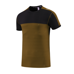เสื้อคอมเพรสชั่นรัดรูปสำหรับผู้ชายสำหรับการฝึกซ้อมในยิมและการออกกำลังกาย เสื้อคอมเพรสชั่นโพลีเอสเตอร์ผสมสแปนเด็กซ์ ชุดกีฬาผู้ชาย ขายส่งเสื้อผ้าออกกำลังกายผู้ชาย - Product Image 3