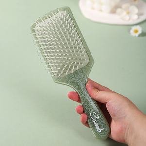 Brosse <span class=keywords><strong>à</strong></span> <span class=keywords><strong>cheveux</strong></span> carrée personnalisée Motif <span class=keywords><strong>vintage</strong></span> Massage du cuir chevelu personnalisé Coussin d'air <span class=keywords><strong>Peigne</strong></span> pour femmes Démêlant <span class=keywords><strong>Cheveux</strong></span> Plastique Laser - Product Image 3