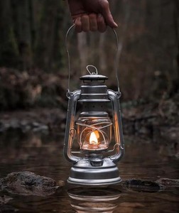 Lanterne à pétrole vintage en fer forgé, portable, pour camping, éclairage de tente, ambiance nostalgique, à énergie cinétique, étanche - Product Image 4