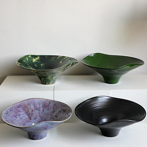 Poterie noire minimaliste Pots de fleurs à <span class=keywords><strong>pied</strong></span> Style Wabi Sabi Pots de fleurs en céramique Pots de plantes à ouverture large et ondulée uniques - Product Image 5