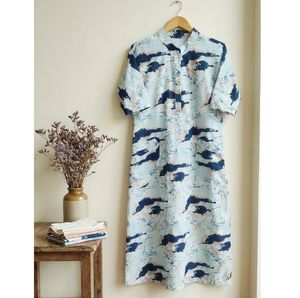Elegante Vestido Corto con Estampado Floral para Mujer, Vestido Camisero con Botones en Azul y Rosa, Perfecto para Uso Diario - Product Image 4