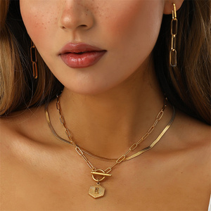 Gargantilla chapada en oro de 18k para mujer, joyerí<span class=keywords><strong>a</strong></span> en capas, cadena de clip de papel ajustable con letra inicial, colgante de moneda, Collar personalizado - Product Image 6