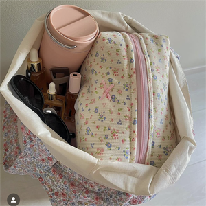 Bolsa de maquillaje de flores de diseño personalizado, bolsa de cosméticos con decoración de lazo, neceser esencial de viaje, bolsa de maquillaje de <span class=keywords><strong>pana</strong></span> hecha a mano - Product Image 2
