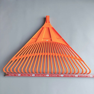 Râteaux <span class=keywords><strong>à</strong></span> feuilles de jardin en <span class=keywords><strong>plastique</strong></span> robustes <span class=keywords><strong>à</strong></span> 24 dents de qualité industrielle avec manche long en bois et tête rouge - Product Image 4